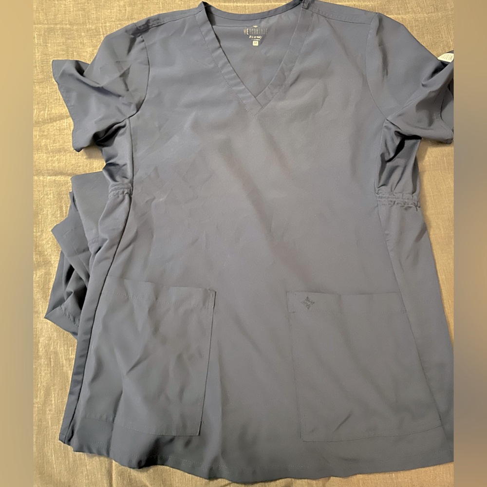 *SOLD* Med coture maternity scrubs